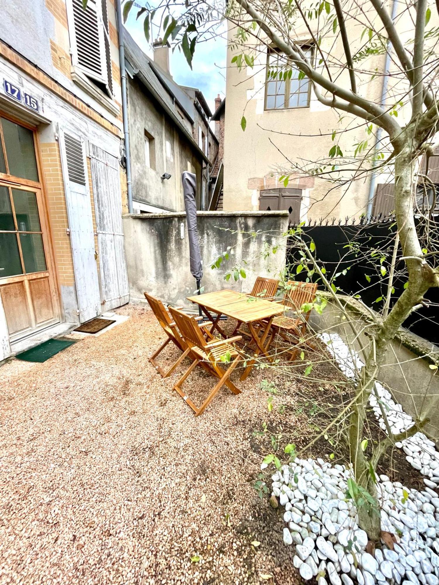 La Maison Des Cours - Wifi - Centre Ville 穆兰 外观 照片